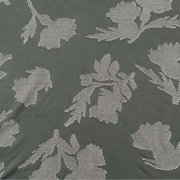 Nike Top Women Small Black Leaf Print V Neck Short Sleeve Stretch Ladies - Picture 2 of 6